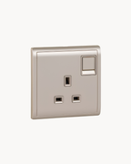 Pieno 13 Amp Switched Socket – Schneider Electric Pieno socket, catalogue number E8215, Wine Gold finish – 13 A rated. Genuine Schneider Electric product supplied by HYDZ Traders, Pakistan.